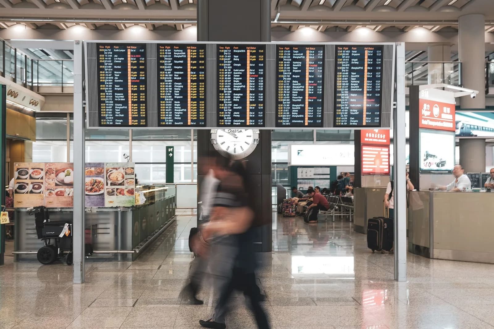 Passageiro aguardando no aeroporto