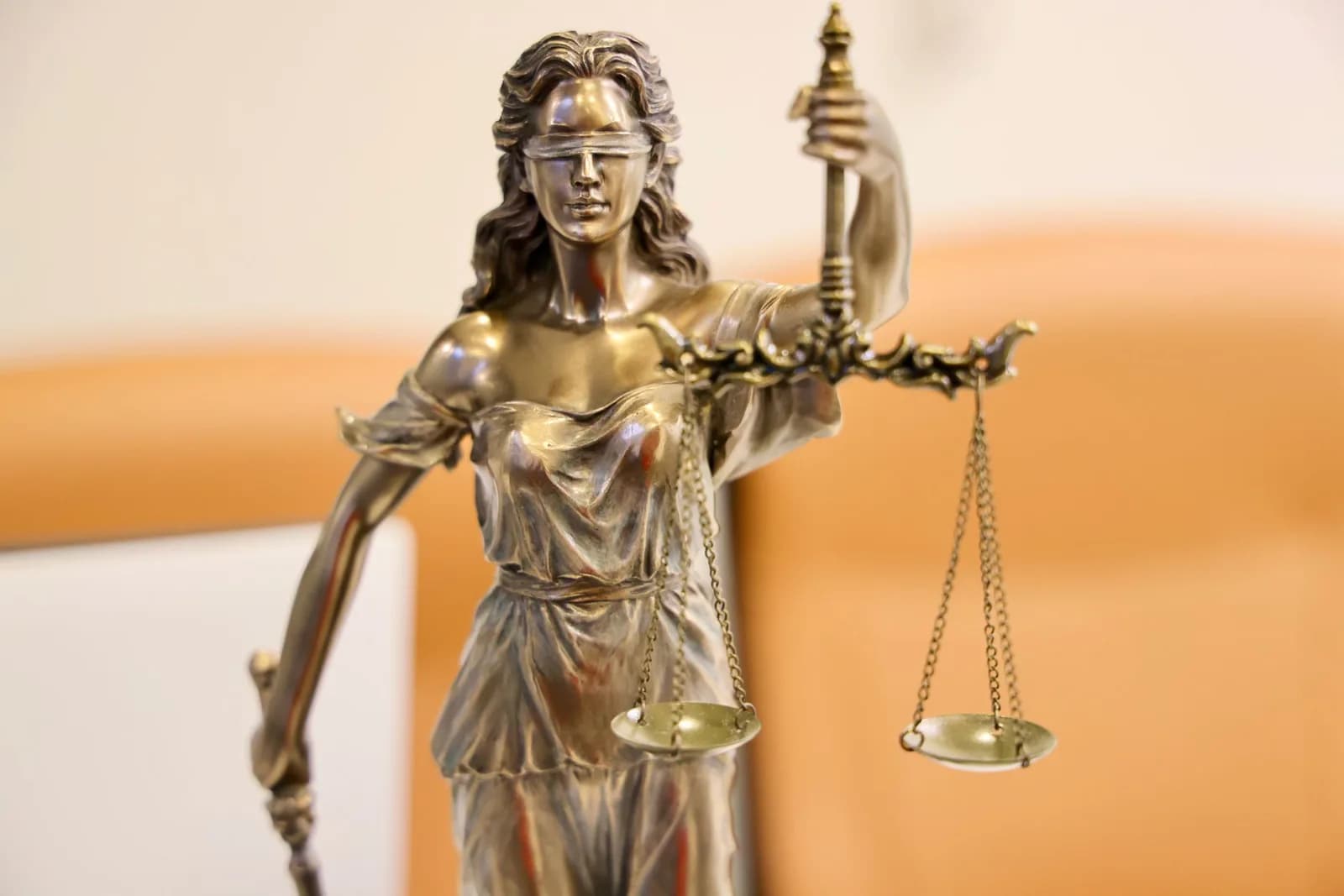 Estátua da justiça em detalhe
