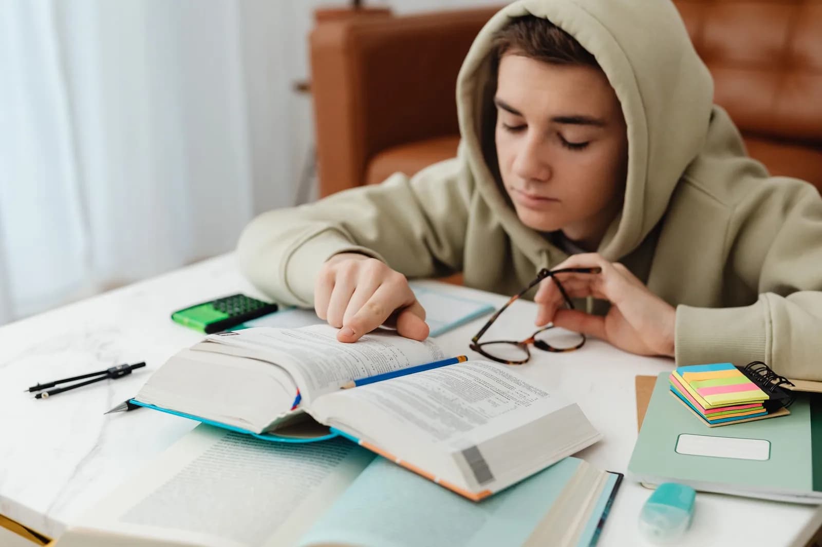 Estudantes do ensino médio em sala de aula