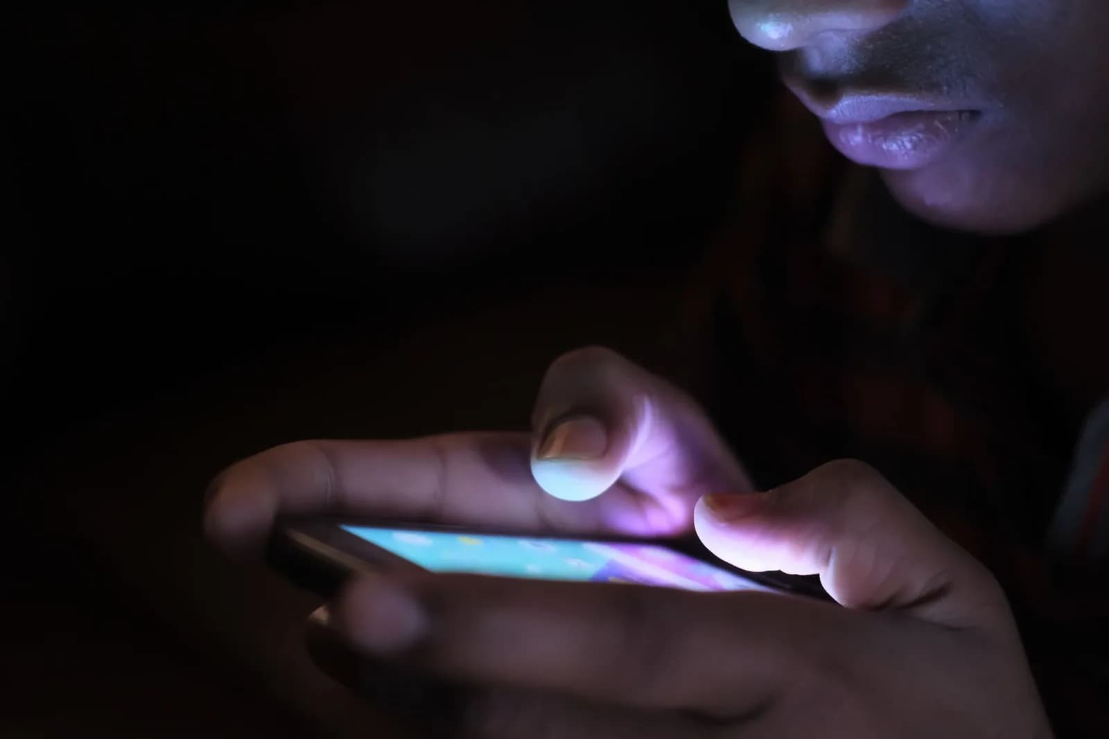 Uso de celular à noite