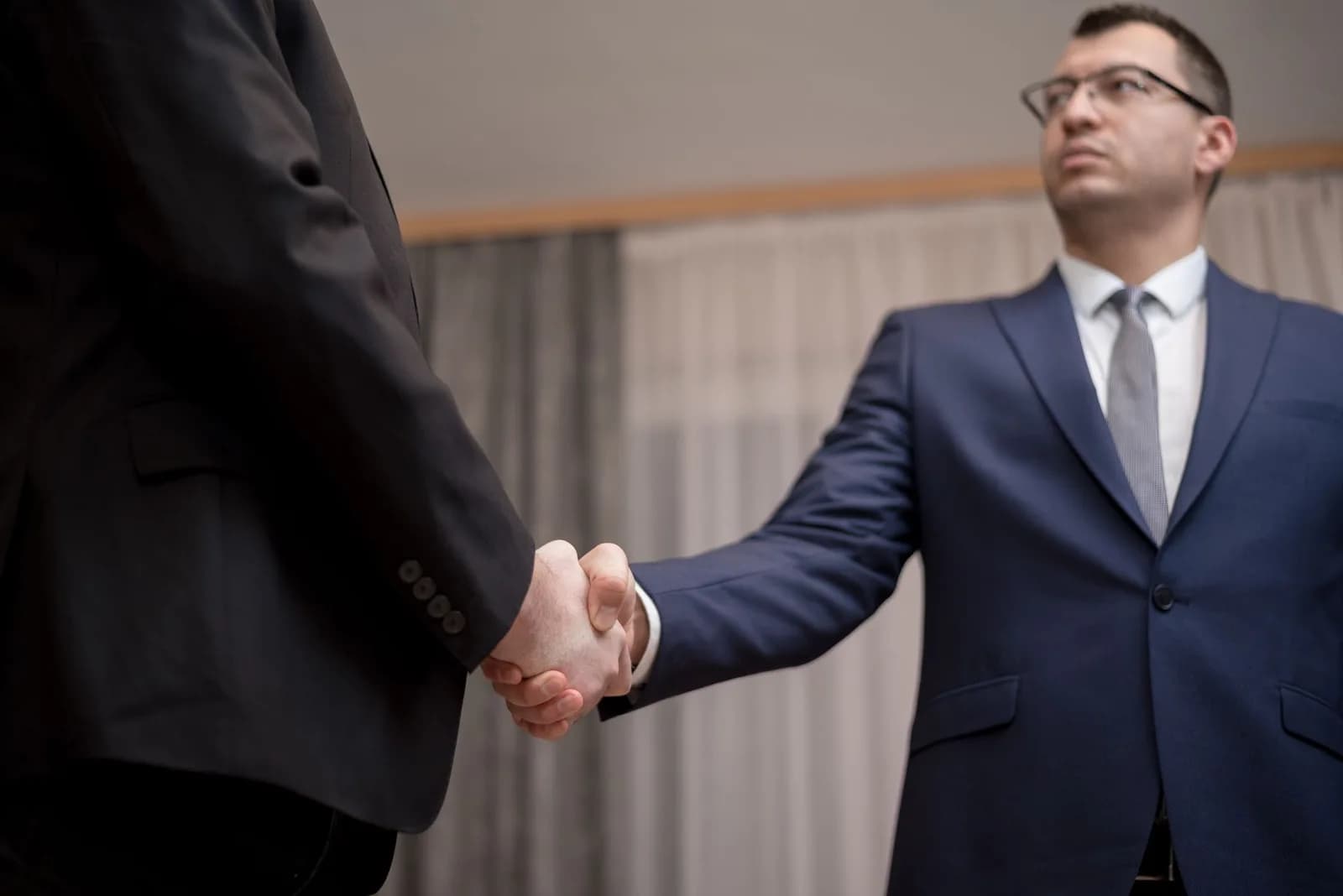 Aperto de mãos ao fechar contrato
